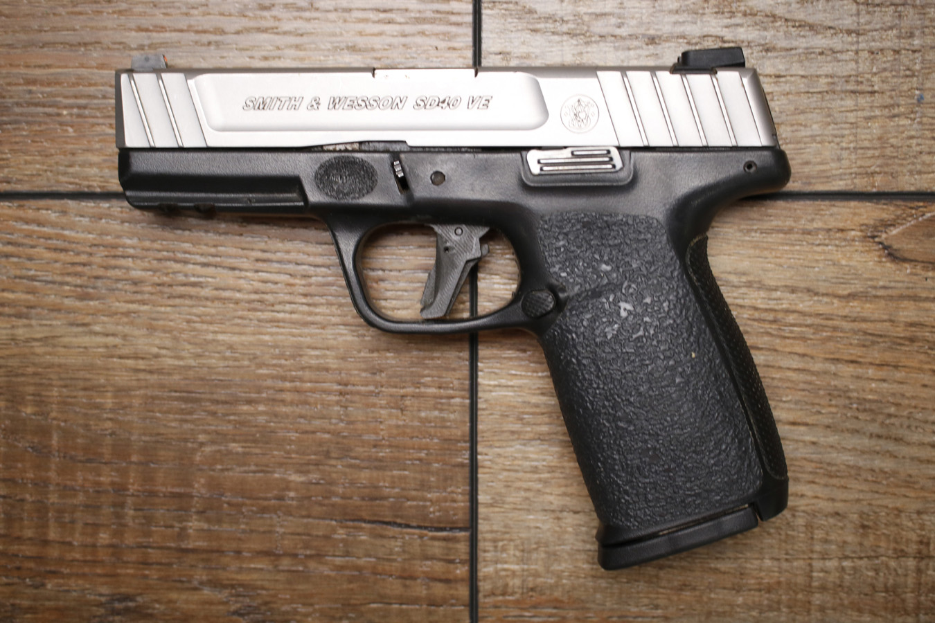 SMITH AND WESSON SD40 VE 40 S&W Police Trade-in Pistol
